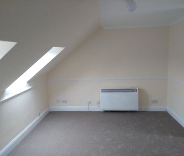Studio Flat, Hill Lane, SO15 - Photo 2
