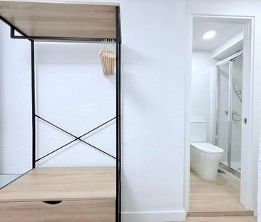 Calle del Puerto del Bruch, Madrid, Community of Madrid 28031 - Photo 2