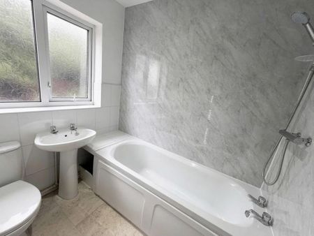 3 bedroom house to rent - Photo 3