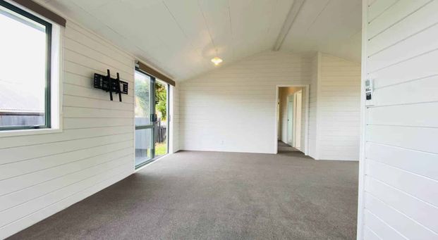 Centrally Located, Renovated Home - Photo 1