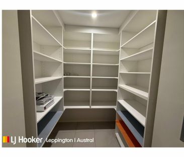 SLEEK & SPACIOUS MODERN HOME - Photo 5