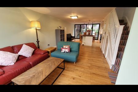 4 Bed Terraced House, Cranford Close, SW20 - Photo 3