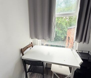 1 bedroom in a flat share to rent - Photo 1