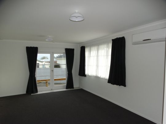 Sutton Pl, Hawera - Photo 1