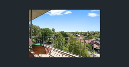 Fully Furnished One Bed Apartment With Parking - Photo 4