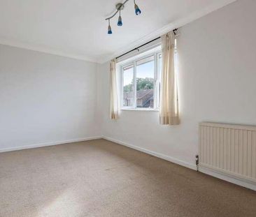 Bullbrook, Bracknell, RG12 - Photo 2