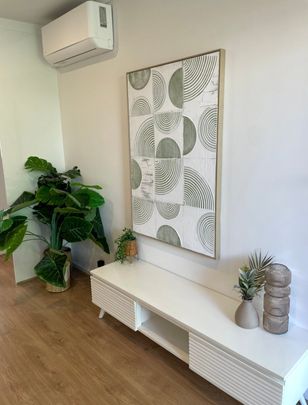 West Hindmarsh - Photo 1