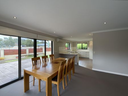 Modernised unit, you'll love Living Here! - Photo 5