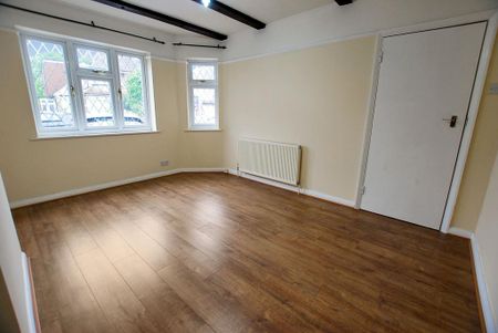 3 bedroom semi-detached house to rent - Photo 2