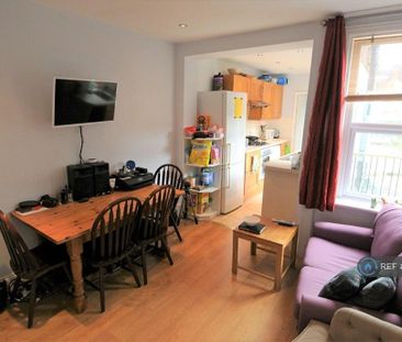 4 bedroom semi-detached house to rent - Photo 2