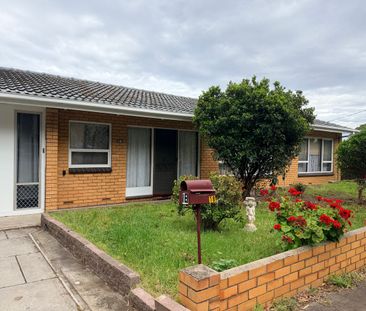 Low Maintenance Living in a Top School Zoned - Photo 6