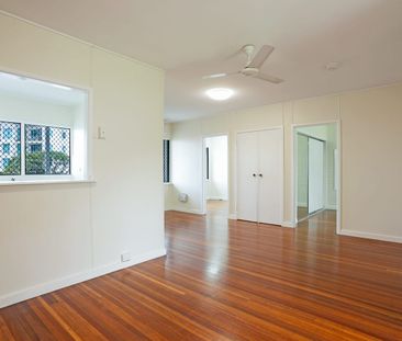 Low maintenance unit in convenient setting - Photo 5