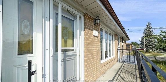 For Lease - 136 Duncanwoods Drive, Toronto, Ontario - Photo 2