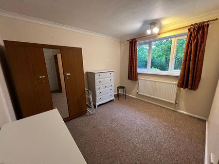 4 bedroom semi-detached house to rent - Photo 4