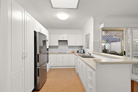 Large Single Level Villa! - Photo 5