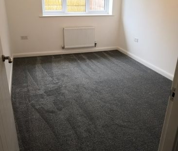 2 Bed Bungalow, Lomas Close, M5 - Photo 1