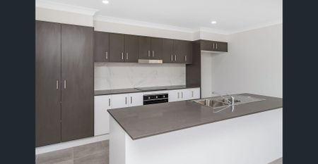 Stunning 4 Bedroom Duplex - Photo 5