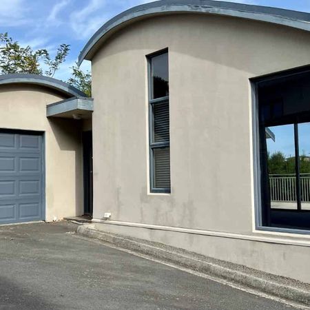 Delightful Three Bedroom in Mana - Photo 3