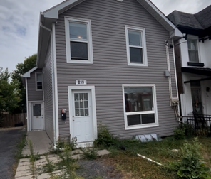 219 Montreal Street - Upper Unit, 2 bed, 1 bath - Photo 3