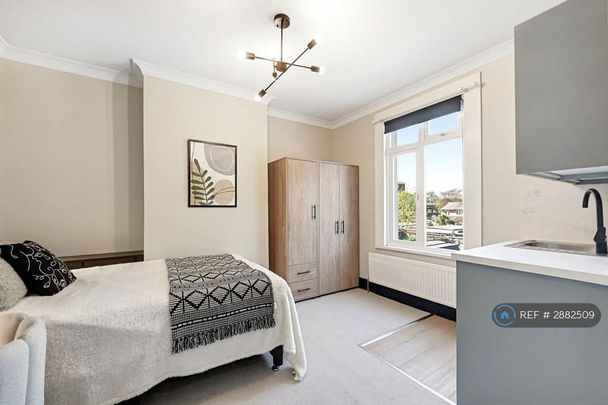 1 bedroom in a house share to rent - Photo 1