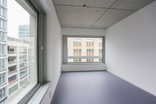 Ein besonderes Schmuckstück mit viel Platz, Sichtbeton, EBK und SmartHome-Features - Photo 1