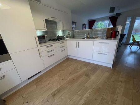 2 bedroom end of terrace house to rent - Photo 3