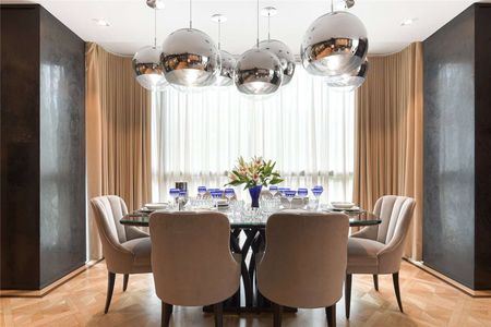 An immaculate four bedroom apartment in the prestigious Knightsbridge Apartments development benefitting from spa facilities and 24 hour concierge/security services. - Photo 5