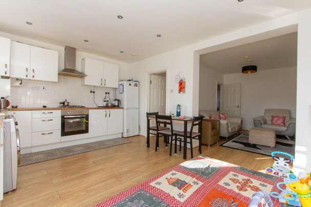 4 Bed Semi-Detached House, Benedictine Road, CV3 - Photo 1