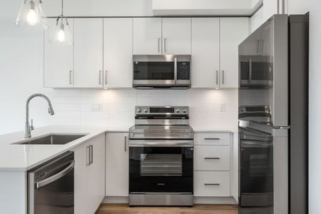 Brand New Condo in Sterling at Bell Centre A2 – First 2 Months Rent Free! - Photo 3