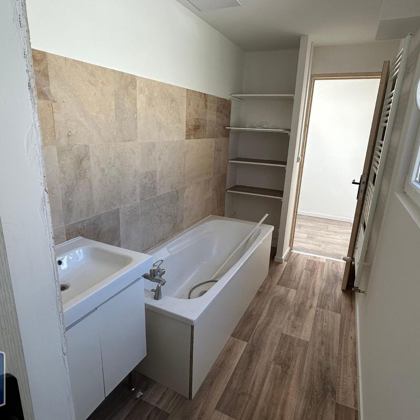 Location Maison 4 pièces 75m² HENIN BEAUMONT 62110 - Photo 1