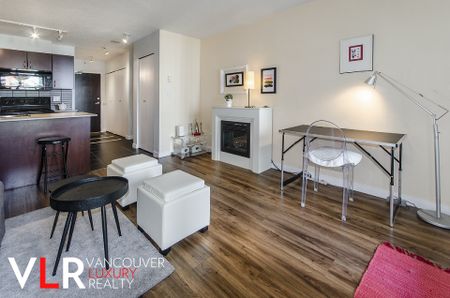 Condo in Downtown Vancouver, BC - Photo 3