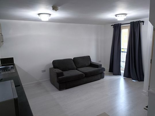 2 Bed Terraced House, Holts Crest Way, LS12 - Photo 1