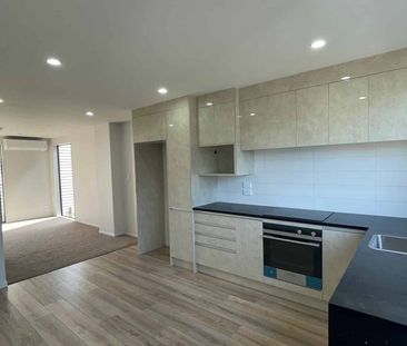 MODERN TOWNHOUSE WAITING FOR YOU! - Photo 3