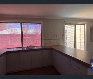 4 BEDROOMS 2 BATHROOMS - Photo 2