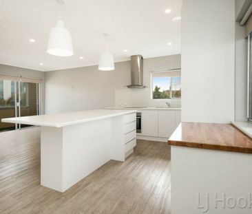 Renovated 2 Bedroom Apartment - Photo 2