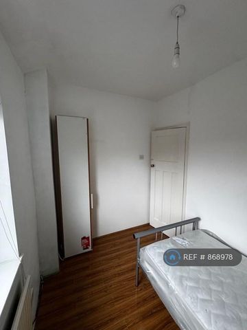 3 bedroom detached house to rent - Photo 5