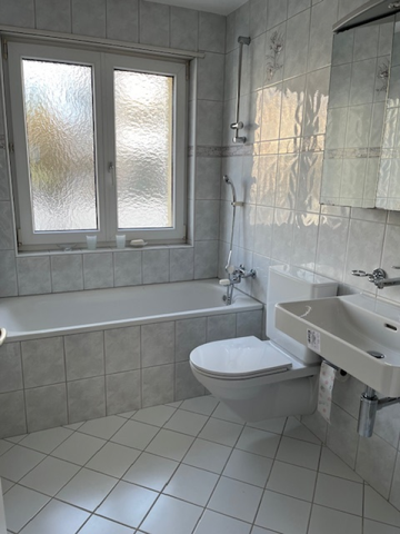 Schöne, helle 4.5 Zimmerwohnung in ruhiger Lage - Photo 3