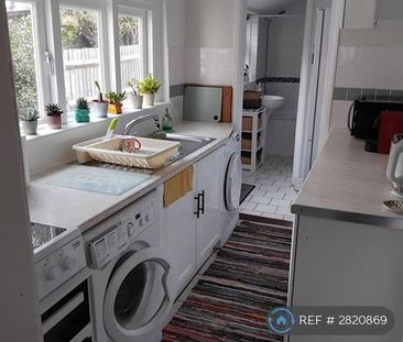 1 bedroom in a house share to rent - Photo 6