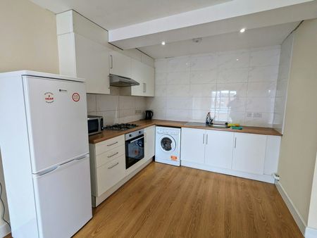 Flat to rent on - Photo 2