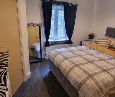 2 bedroom semi-detached house to rent - Photo 4