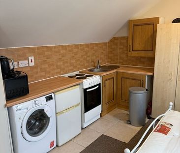 Studio Flat, Fulham Palace Road, W6 - Photo 2