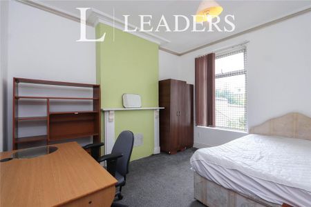 1 bedroom in a house share to rent - Photo 2