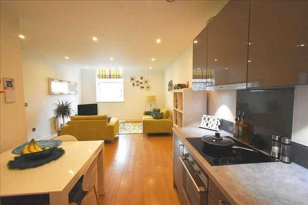 Town Hall Square, Crayford, DA1 - Photo 2