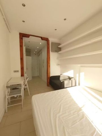 Calle de Sagasta, Madrid, Community of Madrid 28004 - Photo 2