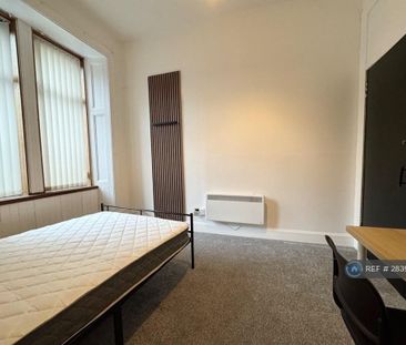 1 bedroom in a flat share to rent - Photo 2