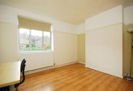 4 bedroom flat to rent - Photo 2
