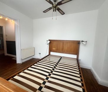 2 Bed Flat, Woodhouse Hill Road, LS10 - Photo 1