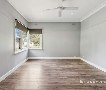 4 Bedroom, 6 Car Garage - Photo 2