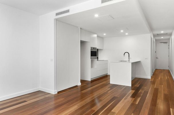 Welcome To The Parade! - Photo 1