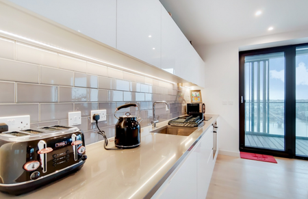 3 bedroom flat to rent - Photo 5